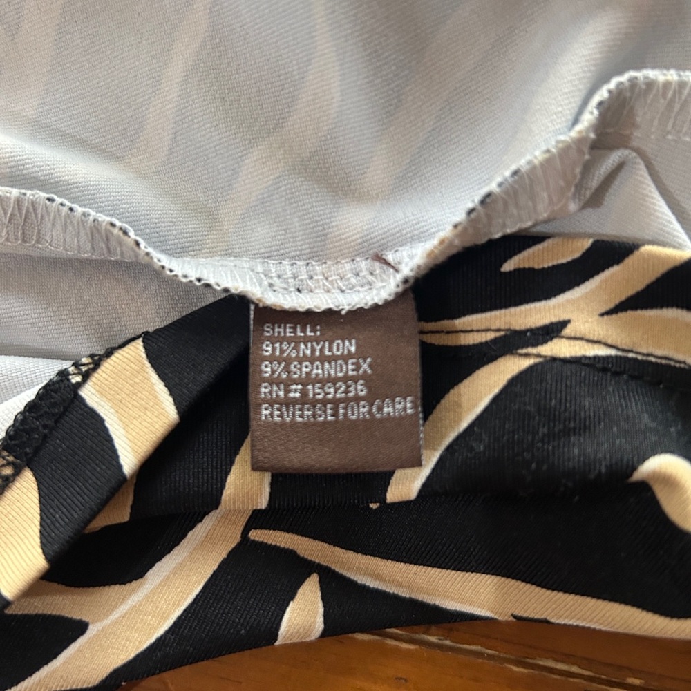 J. McLaughlin Signature Tee - Size XS - Picture 4 of 5